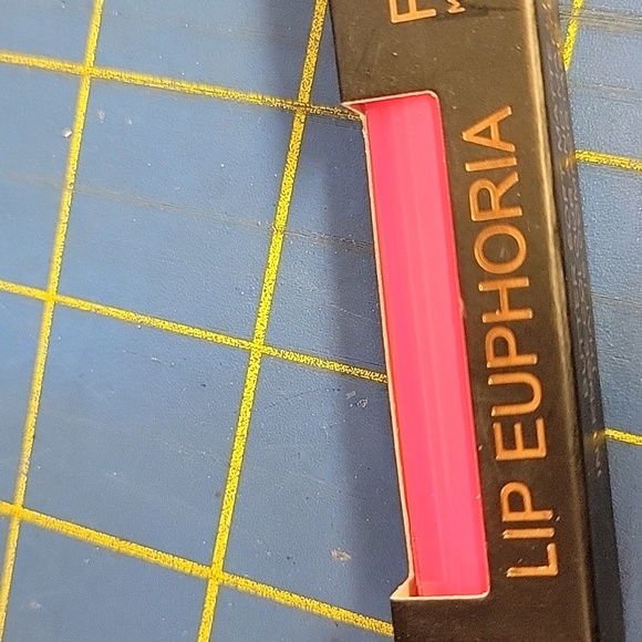 Revolution Lip Euphoria - Destiny Pink 7ml New - Picture 5 of 5